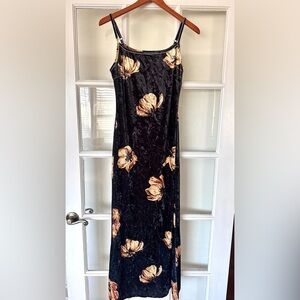 SHEIN Black and Gold Floral Velvet Maxi Dress Size Small